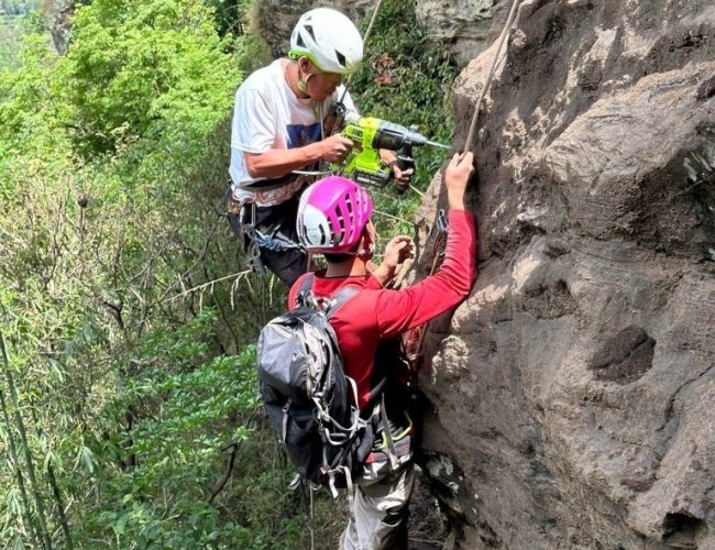 सोक्ला भ्यालीमा रक क्लाइम्विङको तयारी