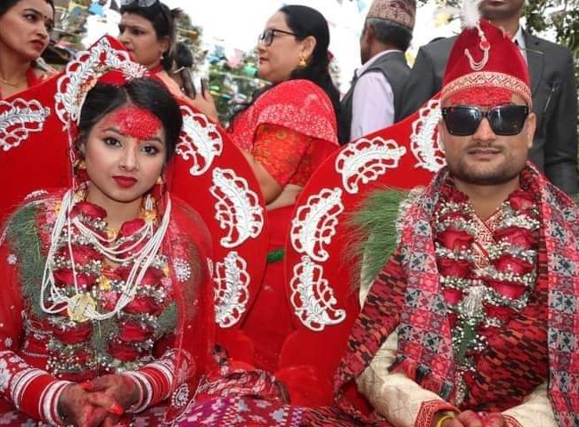 बुहारी बनेर तनहुँ आईन् चर्चित गायिका अस्मिता डल्लाकोटी