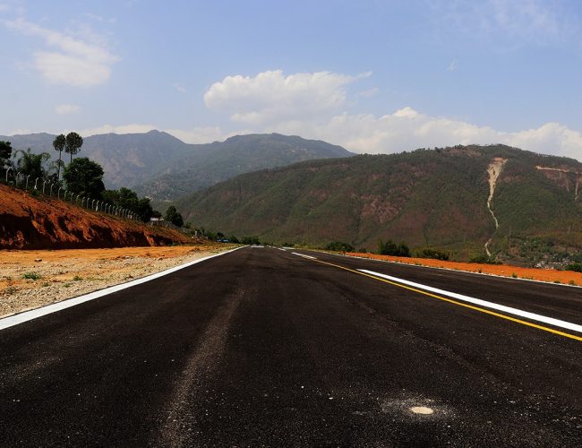 कालोपत्र गरेर चिटिक्क परेको बलेवा विमानस्थलः तर जहाज चढ्न पाइने टुङ्गो छैन