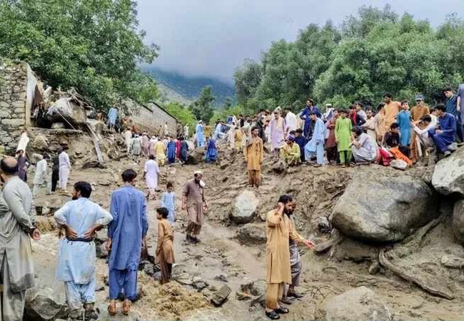 पाकिस्तानमा बाढी र पहिरोको कहर : ३२४ जनाको मूत्यु