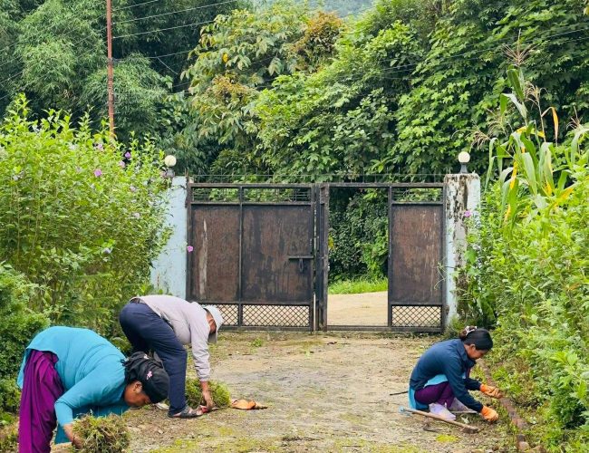 पाण्डबखानी माध्यमिक विद्यालयमा खुशी साटासाट र सरसफाई अभियान