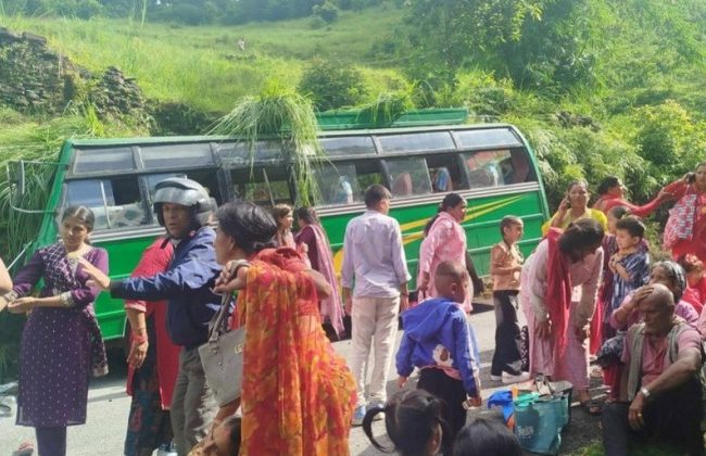 पोखरा महानगरपालिका–१३ आर्बामा बस दुर्घटना हुँदा २३ जना घाइते