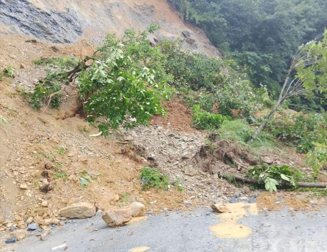 भुङ्खानीमा अवरुद्ध मध्यपहाडी लोकमार्ग खुलाउन सुरू