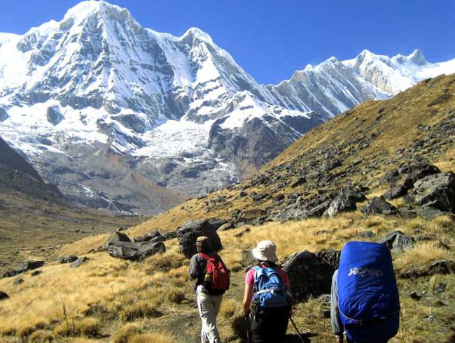 म्याग्दी र मुस्ताङ घुम्न आउँदा होटल बुक गरेर मात्र आउन सिडिओको आग्रह