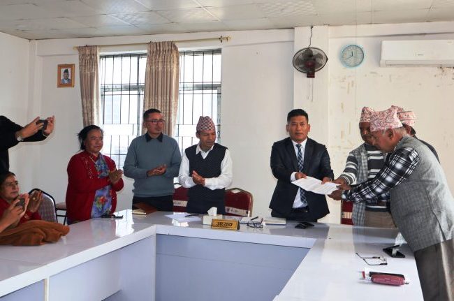 धुलो र हिलोमा जनजीवन अस्तव्यस्त, बिहुँबासी सडक बन्दको तयारीमा