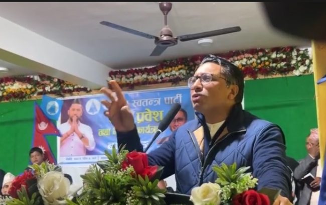 बागलुङमा डा. स्वर्णिम वाग्लेको उद्घोष: “एक पटक घण्टीलाई बहुमत दिनुस्, काम नगरे लात हान्नुस्”