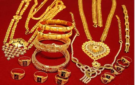 नेपाली बजारमा सुनको मूल्य तोलामा ३ लाख नाघ्यो, नयाँ कीर्तिमान